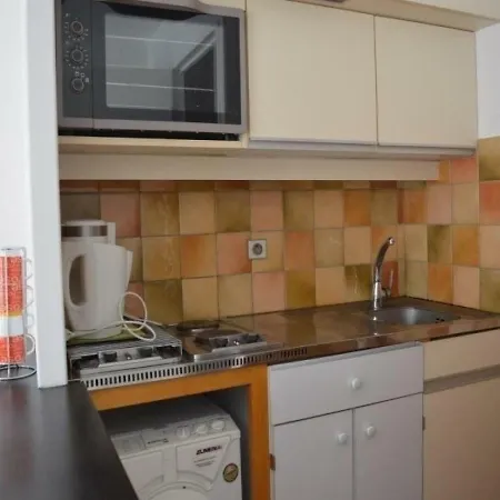 Avec Terrasse, Clim, Parking Prive - - Fr-1-226b-153 *